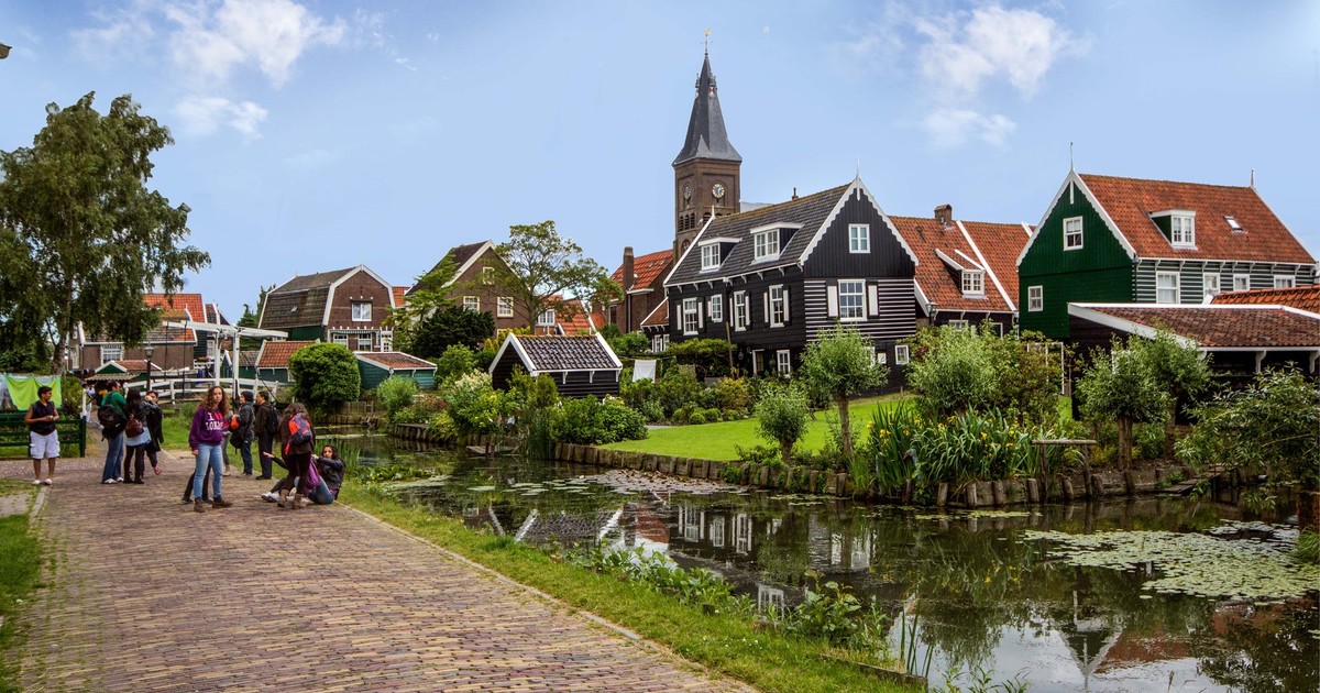 VOLENDAM HOLANDA CRUCEROS FLUVIALES RIN CRUCEROS PAISES BAJOS HOLLAND CRUISES RHINE RIVER CRUISES #Cruceros #Holanda #Volendam #CrucerosHolanda #Holland
